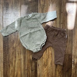 Rabbit + Bear Organic Cotton Baby Outfit, Size 3-6 Months